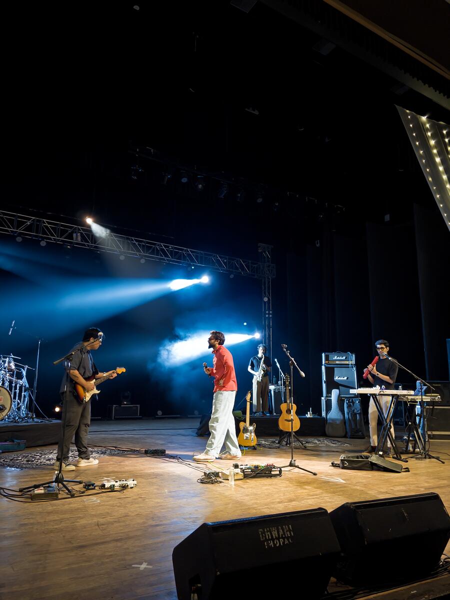 Lucky Ali on stage at Giflif Indiestaan festival